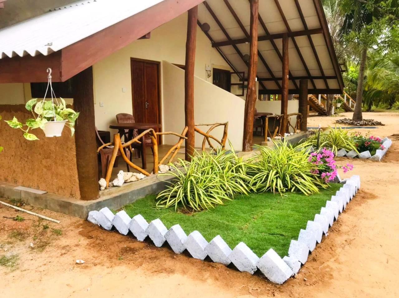 The Tottam Beach Hotel - Trincomalee Exterior foto