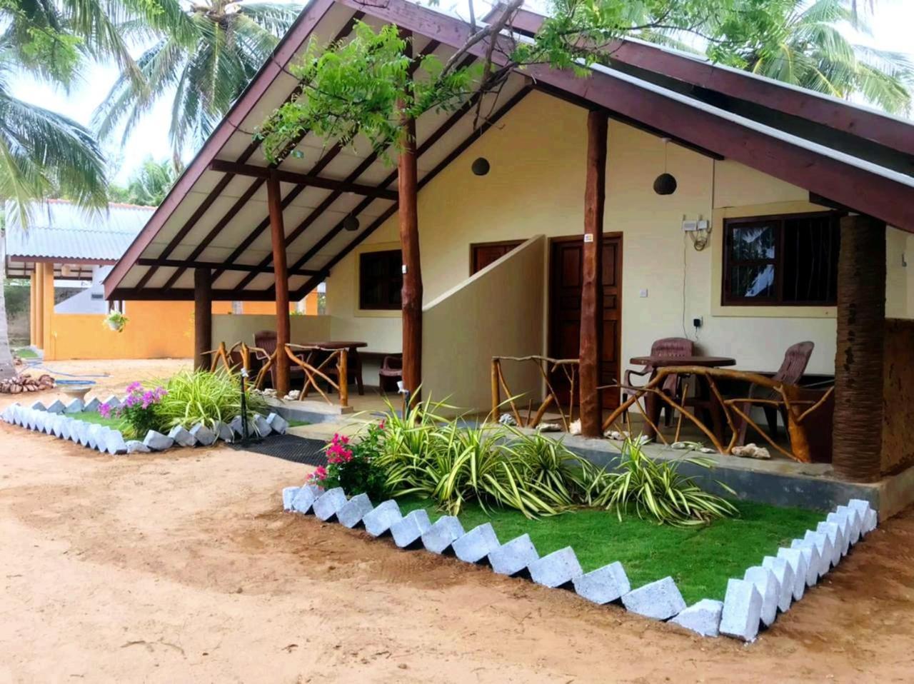 The Tottam Beach Hotel - Trincomalee Exterior foto